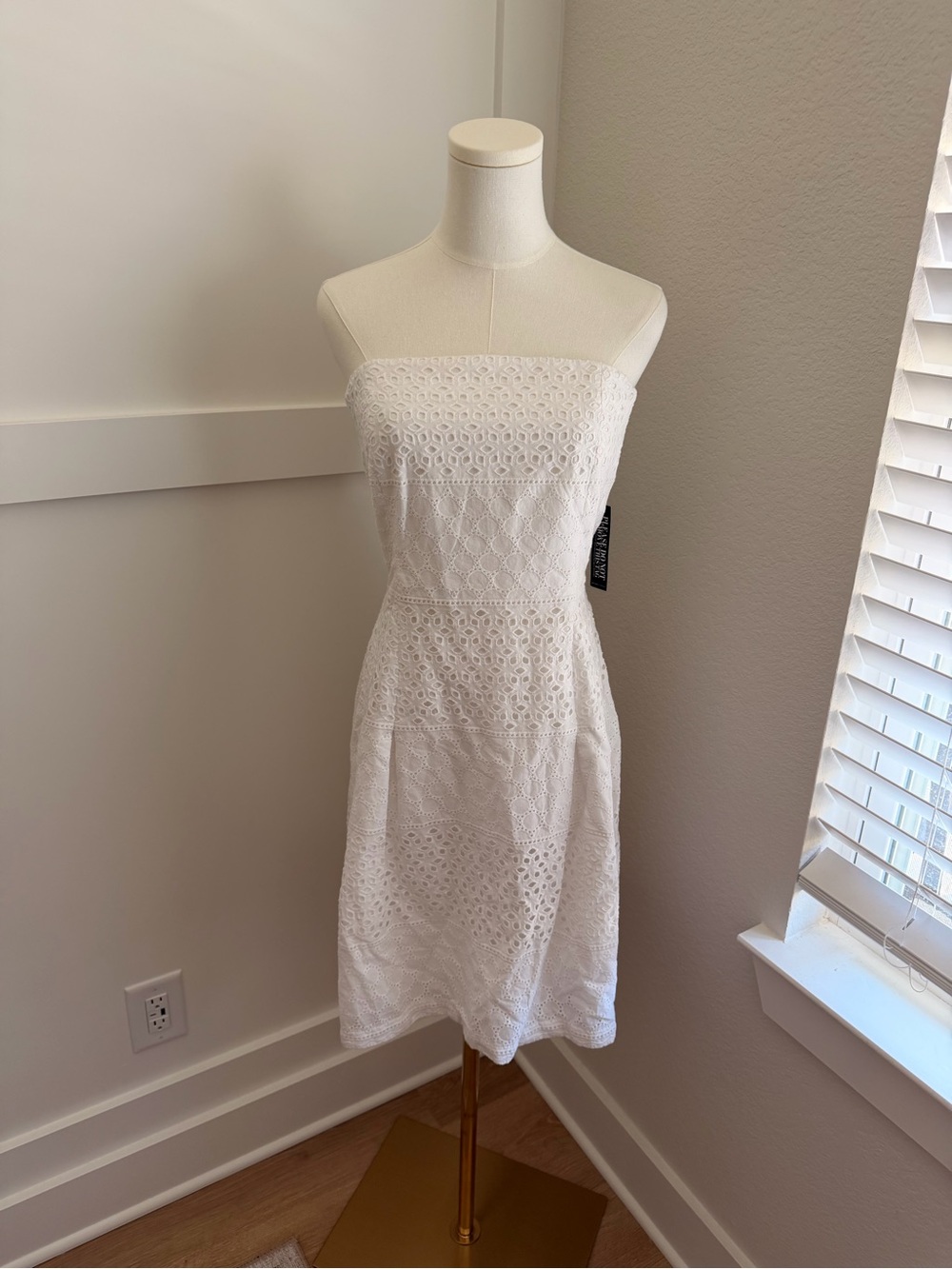 New York & Company White Eyelet Strapless/Convertible Midi Dress – Size 12 – NWT